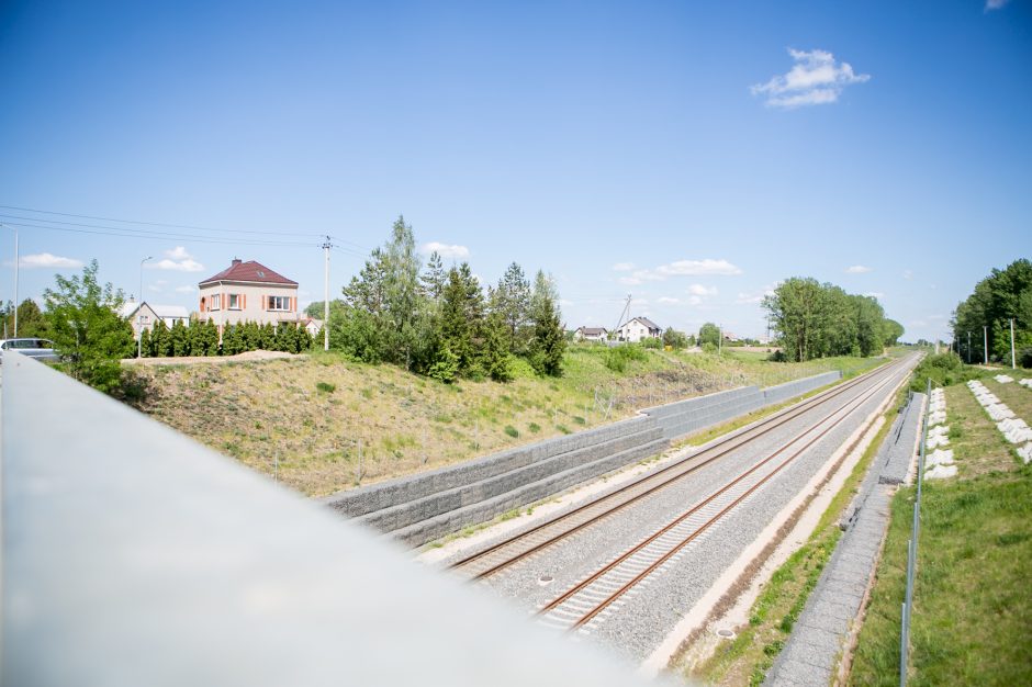 Rokų gyventojai pikti: tiesdami „Rail Baltica“ vėžę darbininkai paliko netvarką