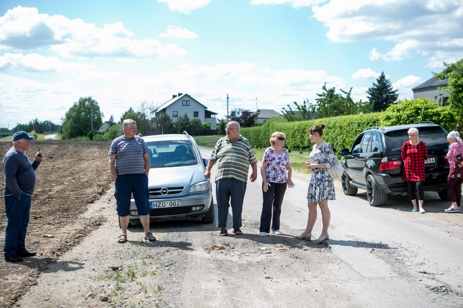 Rokų gyventojai pikti: tiesdami „Rail Baltica“ vėžę darbininkai paliko netvarką