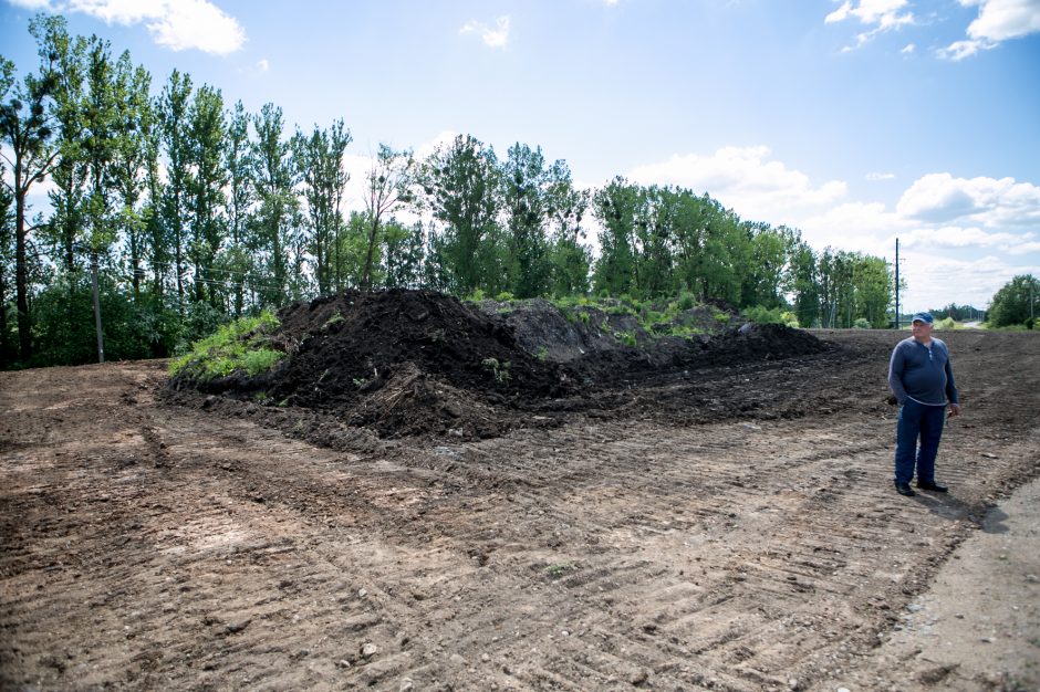 Rokų gyventojai pikti: tiesdami „Rail Baltica“ vėžę darbininkai paliko netvarką