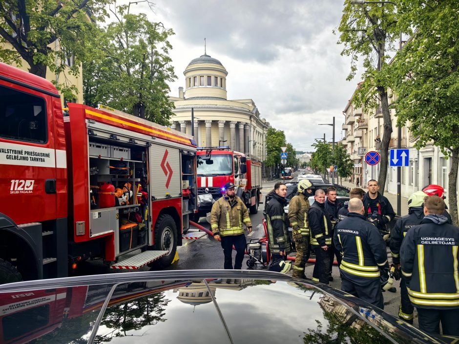 Specialųjų tarnybų aliarmas neeilinių pratybų fone: galimai karo išsigandusią senolę spėta išgelbėti