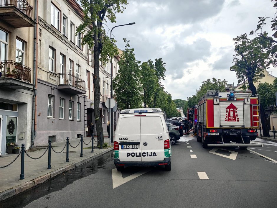 Specialųjų tarnybų aliarmas neeilinių pratybų fone: galimai karo išsigandusią senolę spėta išgelbėti