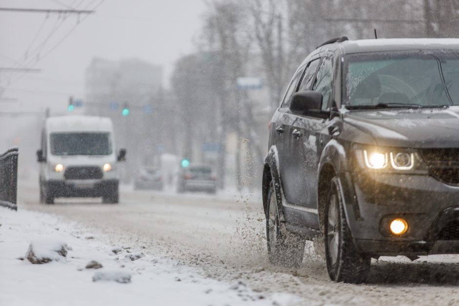 Žiema į Kauną sugrįžo dar tik viena koja: gatvėse – jau pavojinga, bet paramedikai ramūs