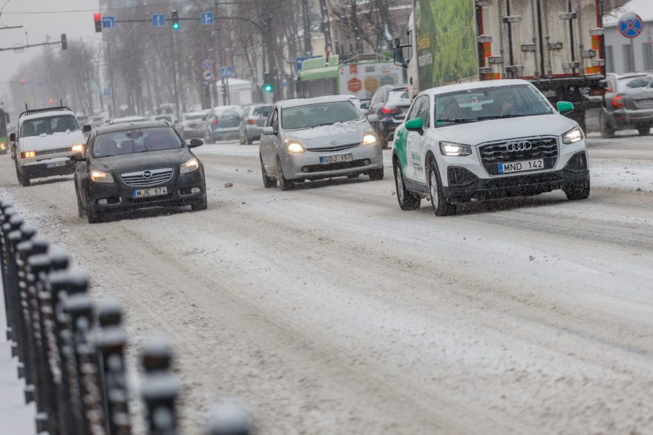 Žiema į Kauną sugrįžo dar tik viena koja: gatvėse – jau pavojinga, bet paramedikai ramūs