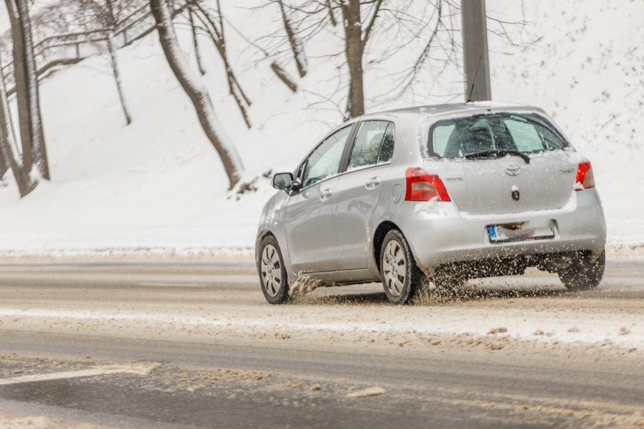 Žiema į Kauną sugrįžo dar tik viena koja: gatvėse – jau pavojinga, bet paramedikai ramūs