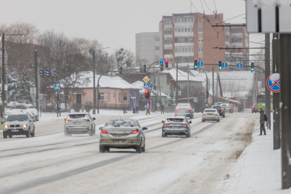 Žiema į Kauną sugrįžo dar tik viena koja: gatvėse – jau pavojinga, bet paramedikai ramūs