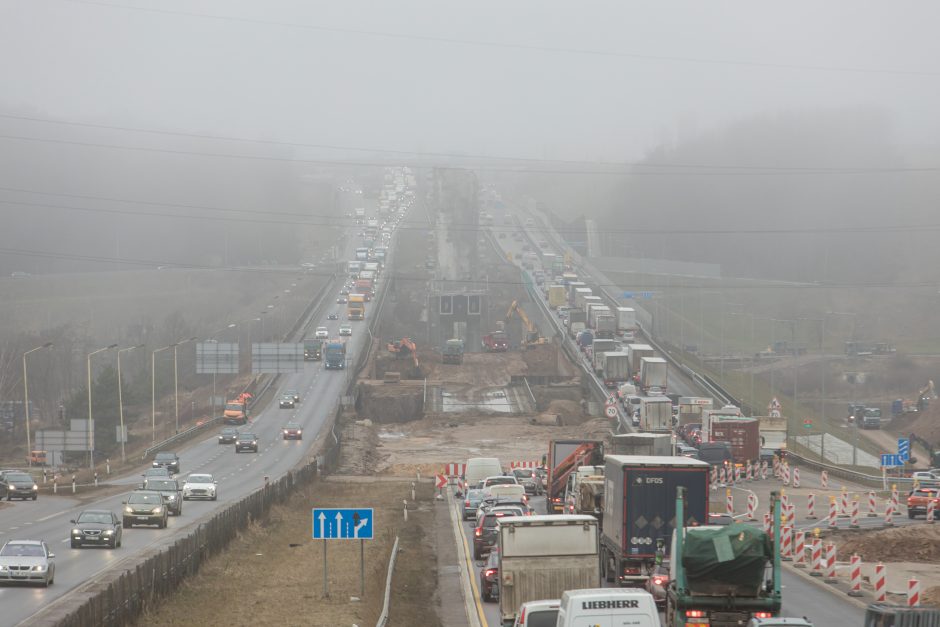 Kleboniškio tilto griūtis: baiminamasi, kad gali dar lūžti, koreguojamos eismo schemos