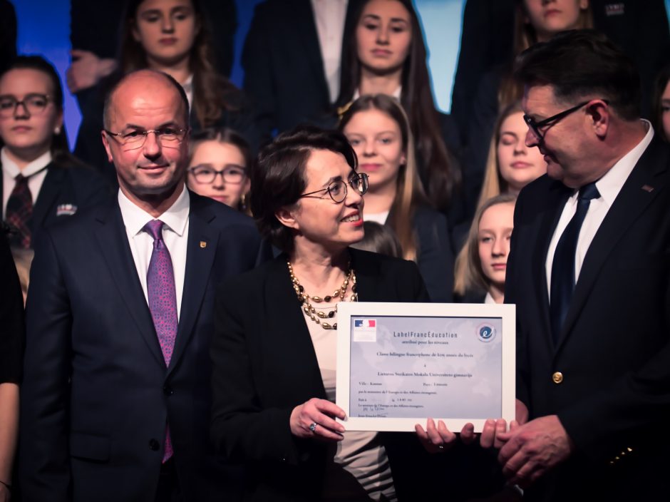 LSMU gimnazija – tarp pažangiausių: įteiktas pirmasis toks sertifikatas Lietuvoje