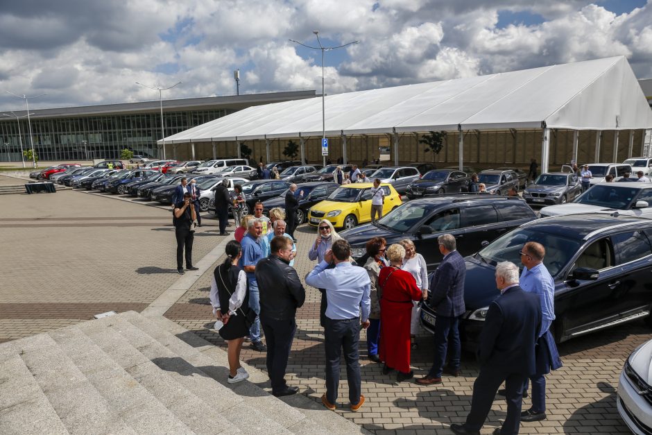 Balsuojant iš automobilių nuspręsta likviduoti „Tvarkos ir teisingumo“ partiją