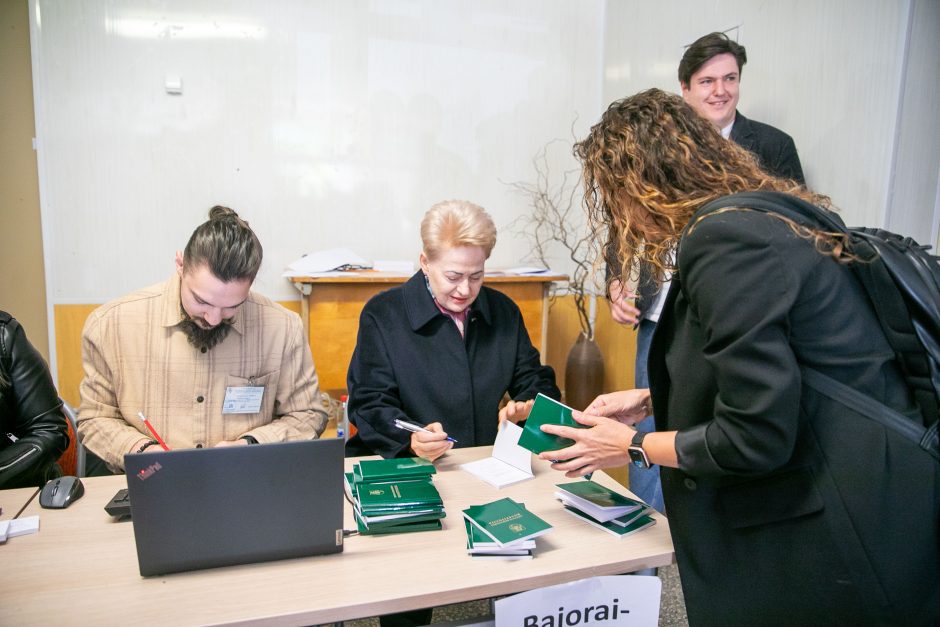 Prognozuoja, kad rinkėjų aktyvumas bus didesnis nei 2019 metais: ar verta tikėtis staigmenų?