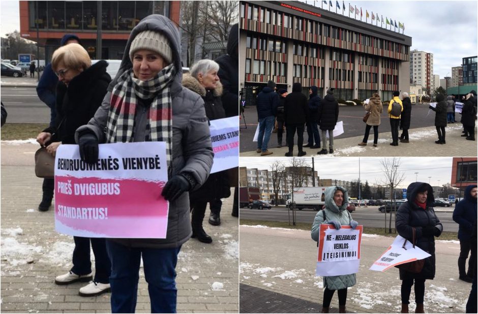 Domeikavos bendruomenė protestuoja dėl pusiaukelės namų