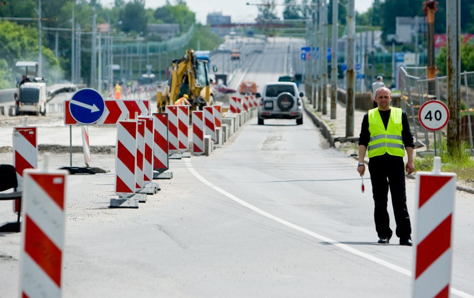 Melagingai grasinta susprogdinti Lazdynų tiltą