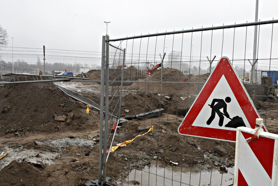 Uoste pradėjo viaduko statybą