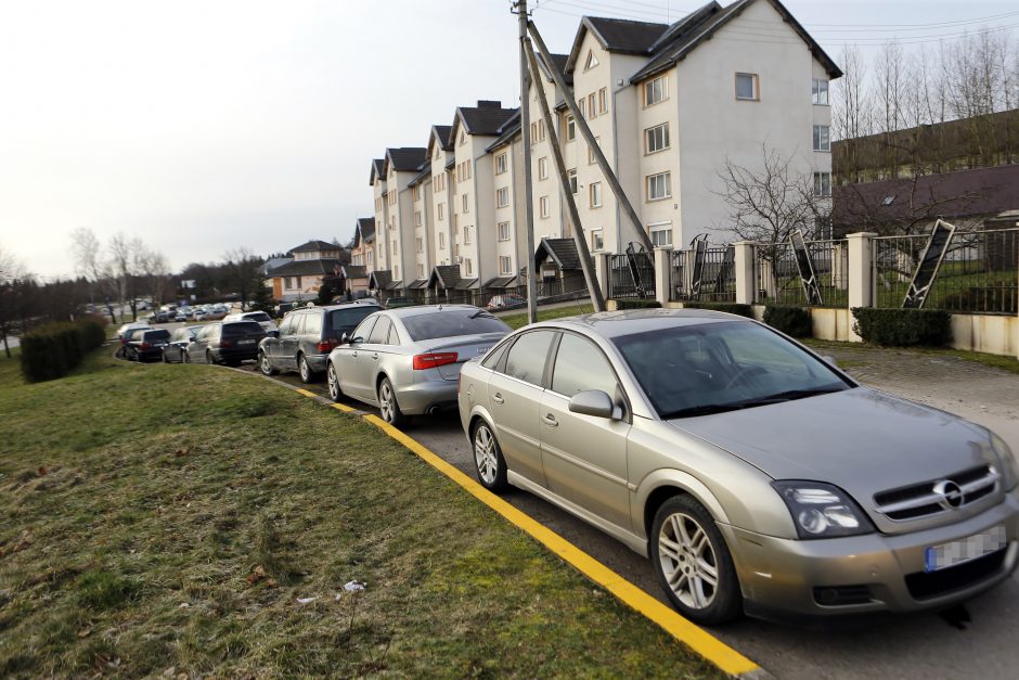 Karių automobiliai paralyžiuoja eismą?