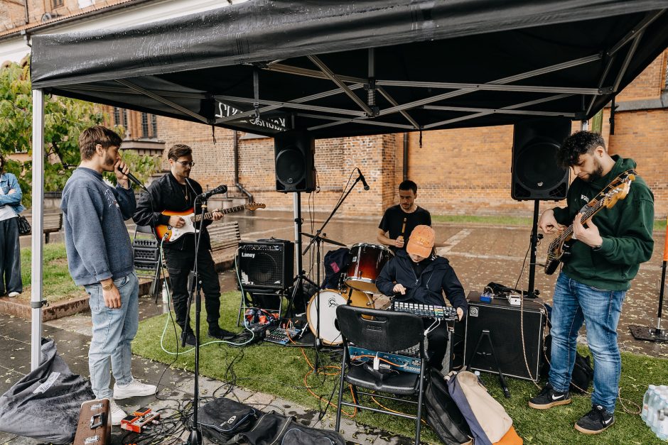 Kaune nuskambėjo Gatvės muzikos diena: liūtis žiūrovams – ne kliūtis