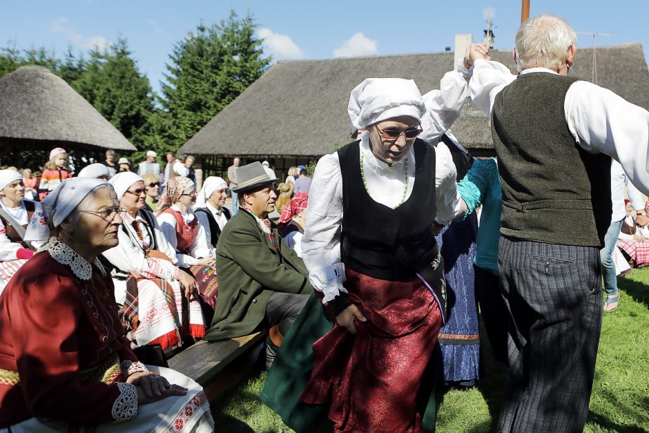 Neringoje – tarptautinis folkloro festivalis „Tek saulužė ant maračių“ 