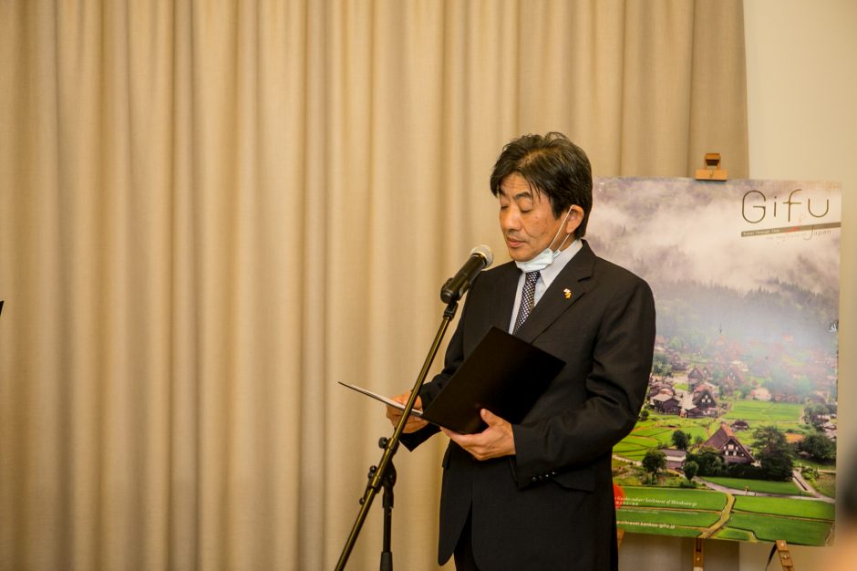 Sugiharos namams japonai įteikė paramą