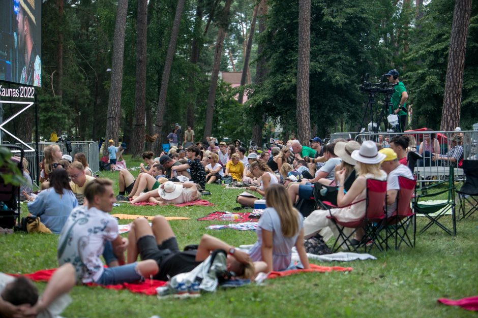 Praūžė „Akacijų alėjos“ festivalis: muzikos mylėtojų neišgąsdino net didžiulė liūtis