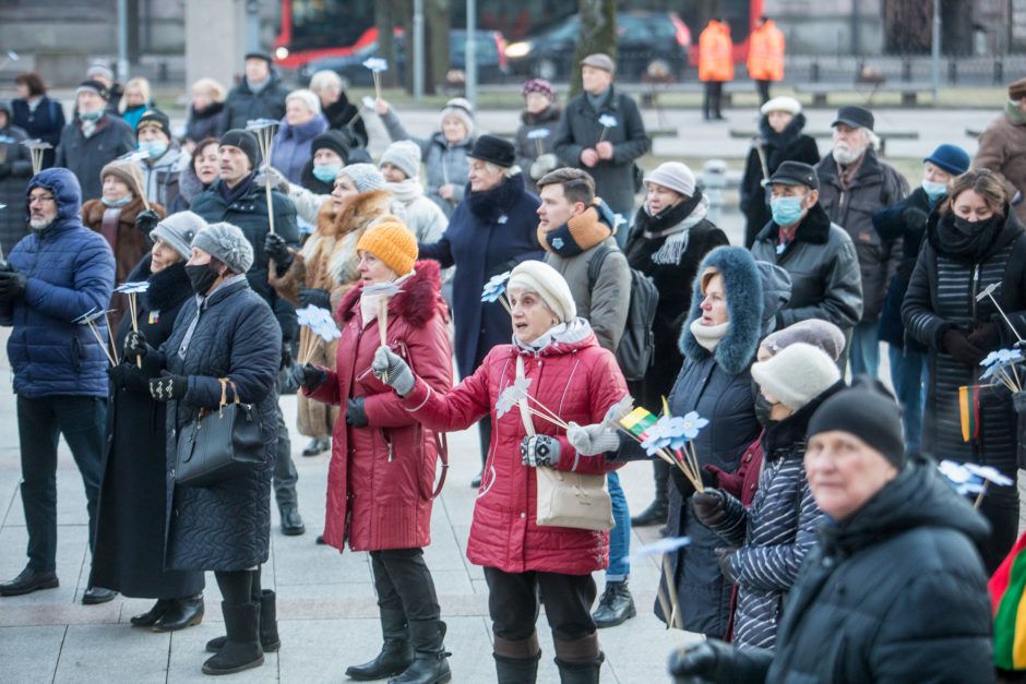 Sausio 13-osios išvakarėse – neužmirštuolės ir laisvės laužai