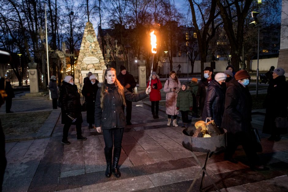 Sausio 13-osios išvakarėse – neužmirštuolės ir laisvės laužai