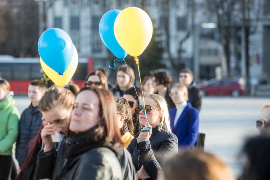 V. Zelenskio raginimą išgirdę kauniečiai suplūdo į Vienybės aikštę