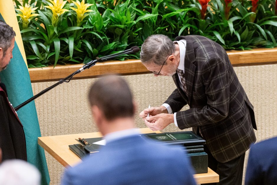 Prezidentas naujam Seimui: ne socialiniai tinklai, o Seimo rūmai nuo šiol yra jūsų darbo vieta