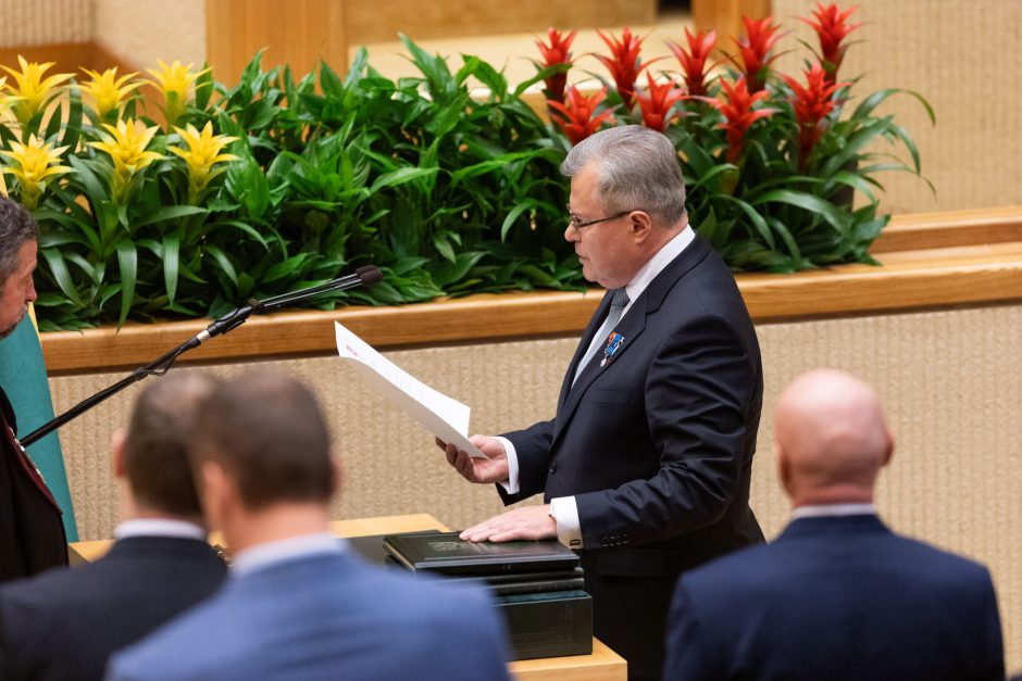 Prezidentas naujam Seimui: ne socialiniai tinklai, o Seimo rūmai nuo šiol yra jūsų darbo vieta