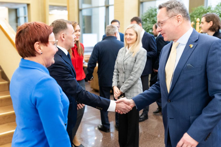 Prezidentas naujam Seimui: ne socialiniai tinklai, o Seimo rūmai nuo šiol yra jūsų darbo vieta