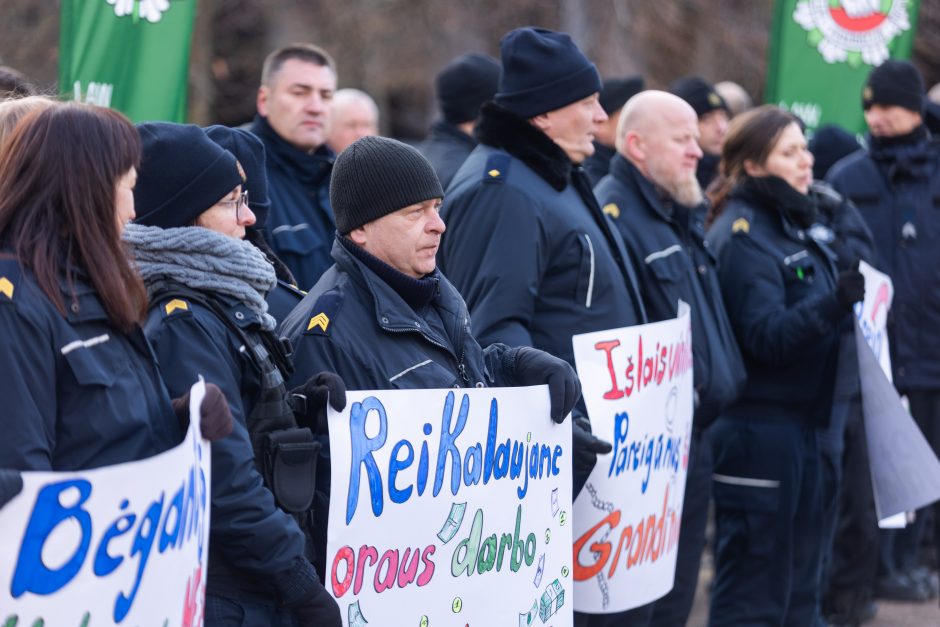 Įkalinimo įstaigų darbuotojų protestas