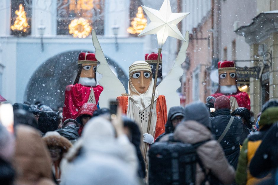 Sostinės gatvėmis žygiuojant Trims Karaliams išlydėtos žiemos šventės