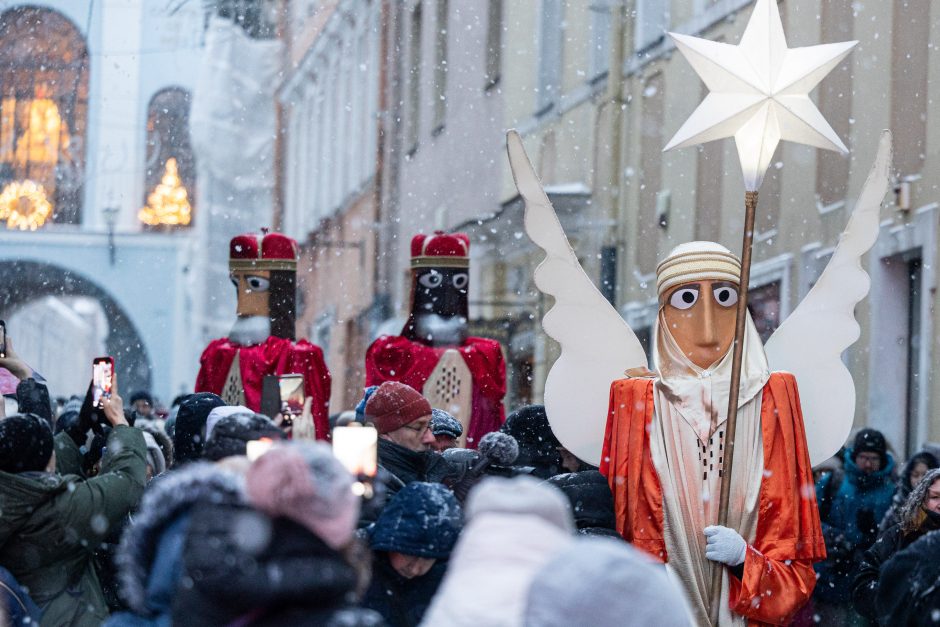 Sostinės gatvėmis žygiuojant Trims Karaliams išlydėtos žiemos šventės