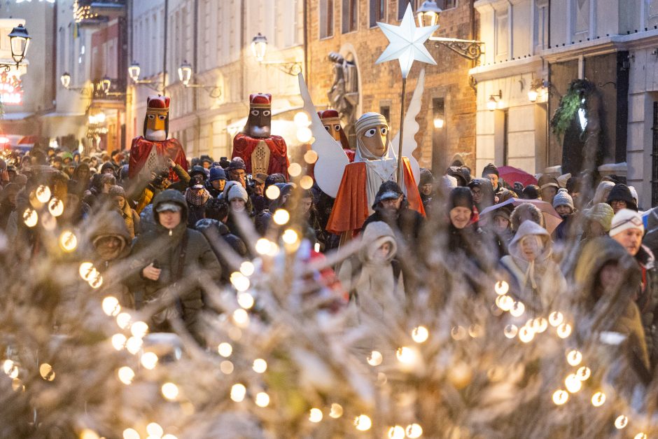 Sostinės gatvėmis žygiuojant Trims Karaliams išlydėtos žiemos šventės