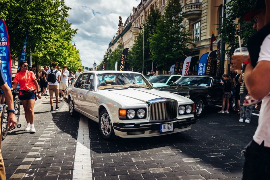 Gedimino prospekte pristatytos jubiliejinės „Aurum 1006 km lenktynės“