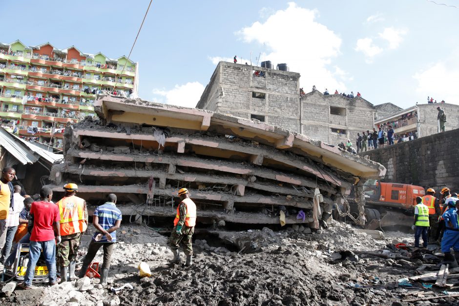 Nairobyje sugriuvo šešių aukštų pastatas, žuvo mažiausiai du žmonės