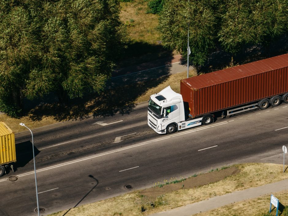 DFDS plečia savo parką elektra varomais vilkikais – užsakė dar 100 „Volvo“