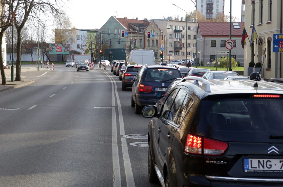 Žiedinė sankryža geriau už šviesoforus?