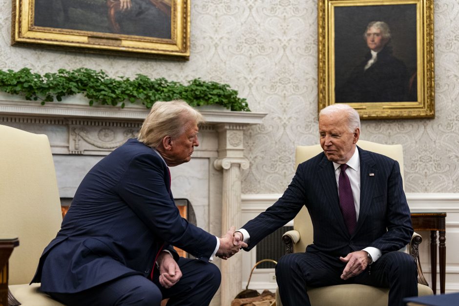 D. Trumpas padėkojo J. Bidenui už pažadą užtikrinti sklandų valdžios perdavimą