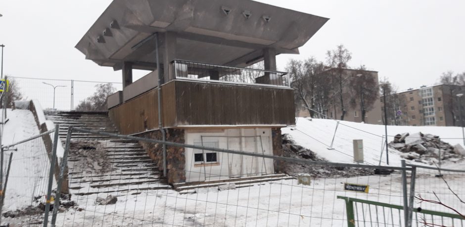 Praėjimas Trijų mergelių tiltu – jau uždarytas