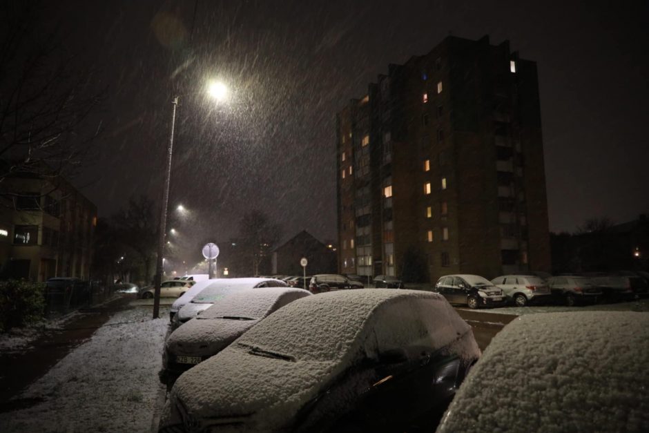 Ketvirtadienio vakarą į Kauną pasibeldė žiema