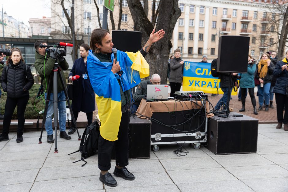 Prie Vyriausybės – mitingas palaikyti Ukrainą: raginama ekonomiškai neremti šalių agresorių