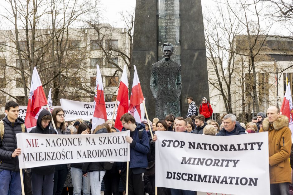 Dėl Trakų rajono švietimo įstaigų pertvarkos – protestas prie Vyriausybės 