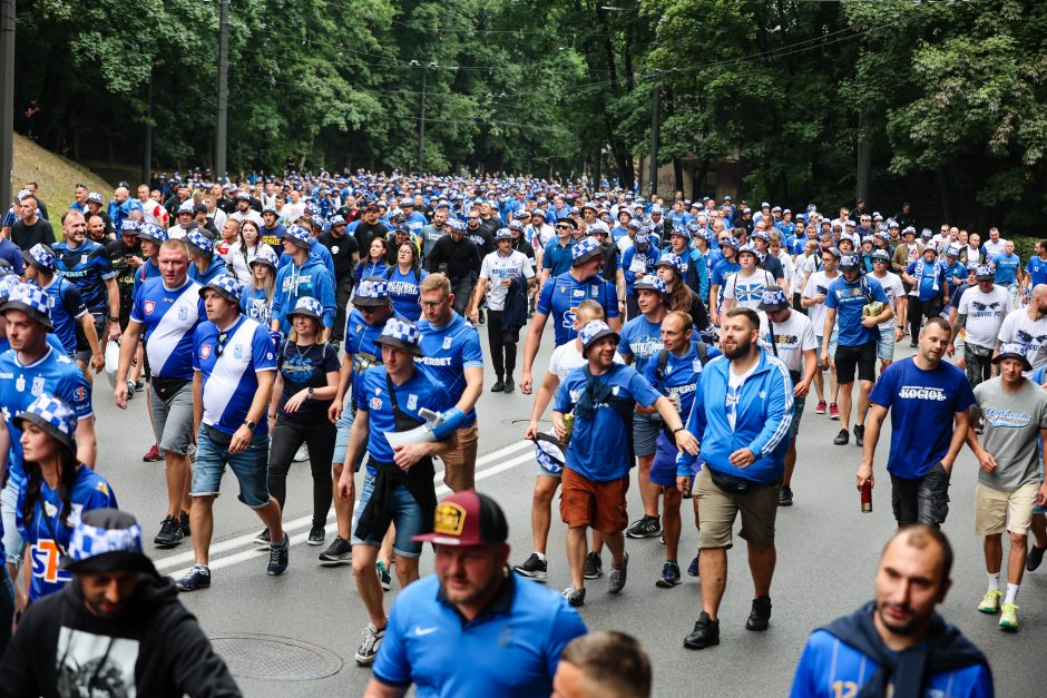 Futbolo varžybos Kaune: lenkų sirgaliai išpaišė stadiono sienas