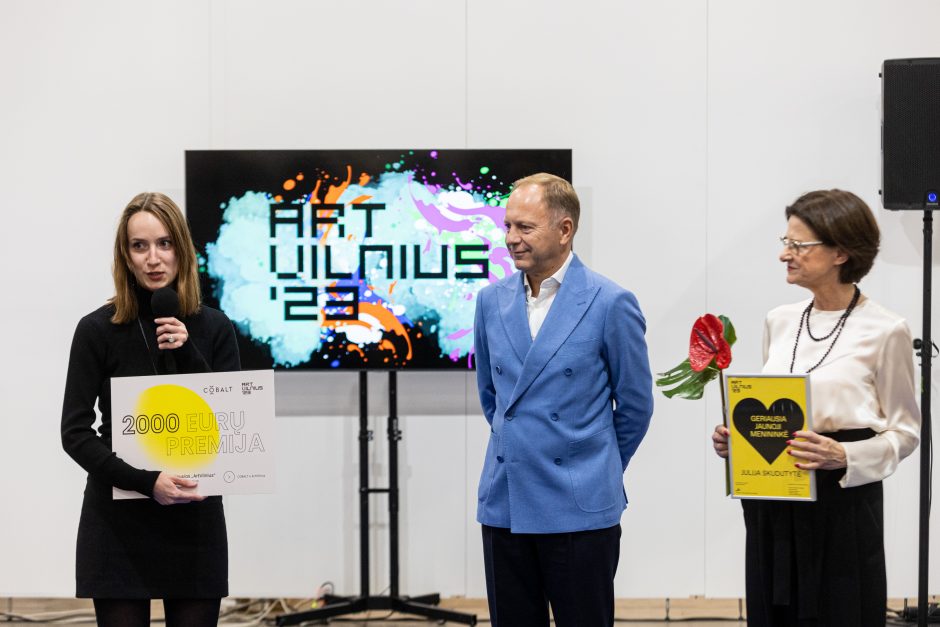 Premijomis apdovanoti šiuolaikinio meno mugės „ArtVilnius’23“ geriausieji