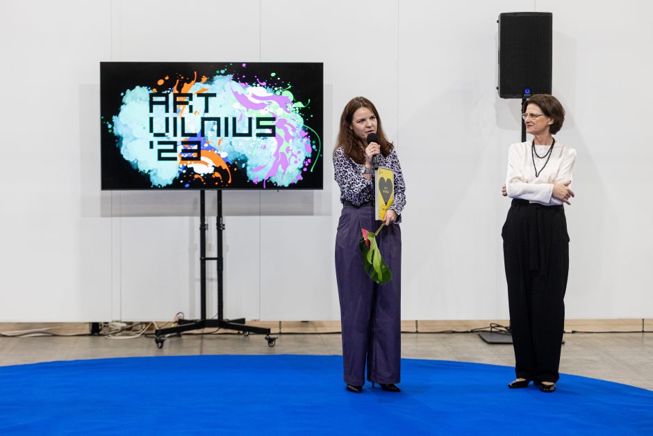 Premijomis apdovanoti šiuolaikinio meno mugės „ArtVilnius’23“ geriausieji