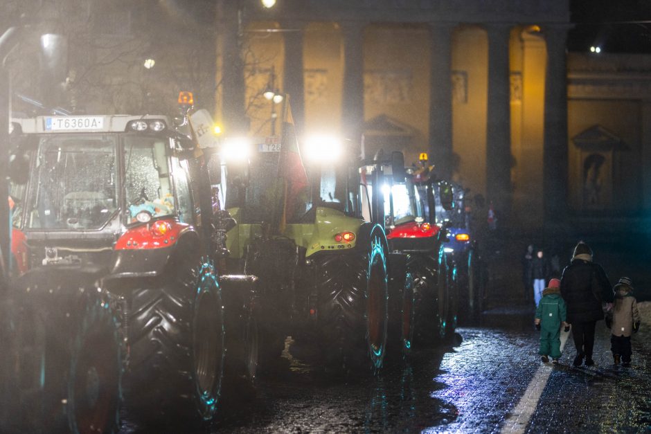 Žemdirbiai tęsia protesto akciją: kels klausimus apie paramą iš įmonių