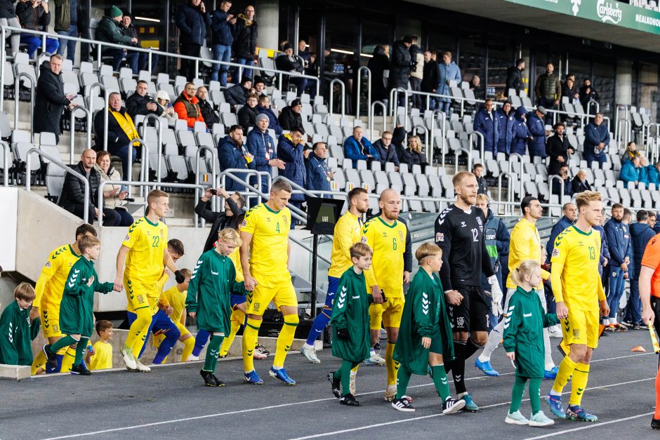 Lietuvos futbolininkai nusileido Rumunijai ir lieka be taškų