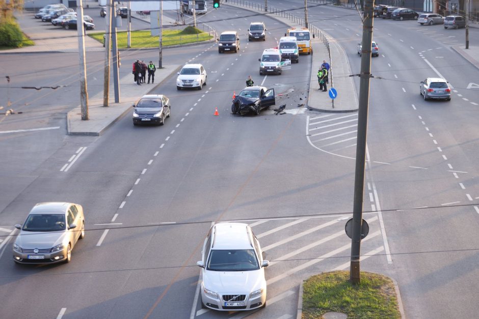 M. K. Čiurlionio gatvėje po automobilių susidūrimo du žmonės išvežti į ligoninę