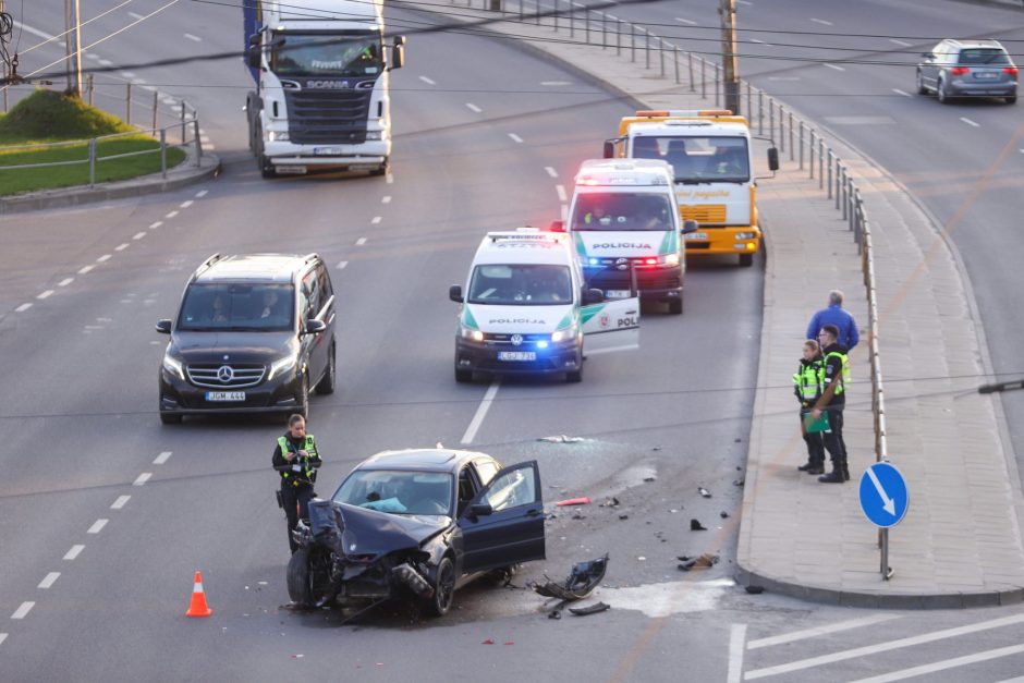 M. K. Čiurlionio gatvėje po automobilių susidūrimo du žmonės išvežti į ligoninę