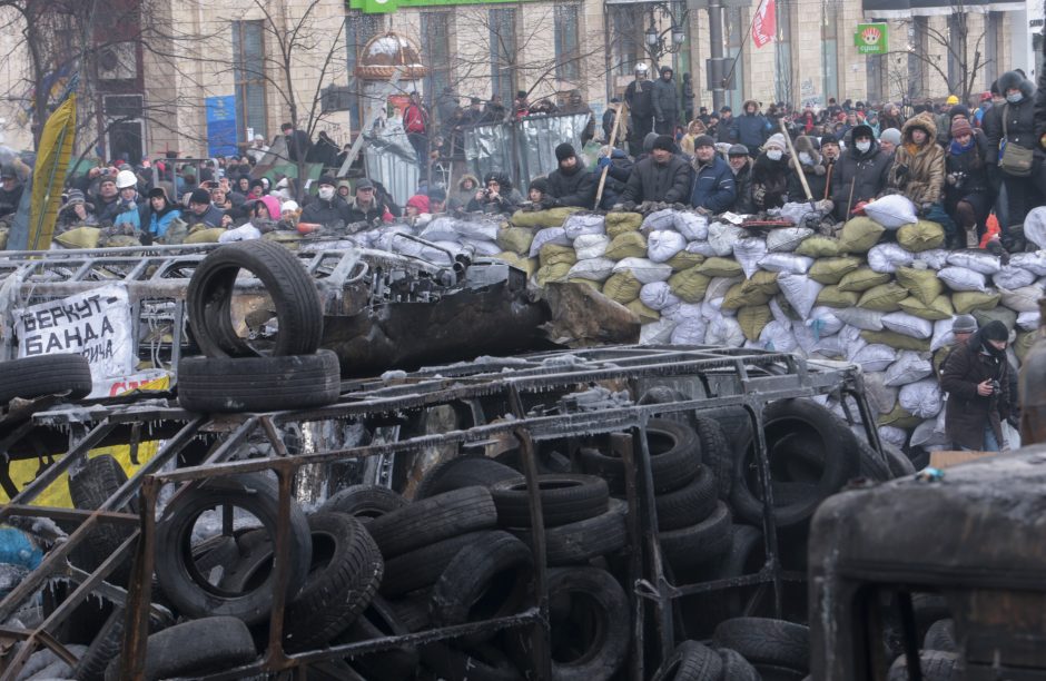 Ukrainos opozicija užėmė svarbų pastatą, milicijai teko sprukti