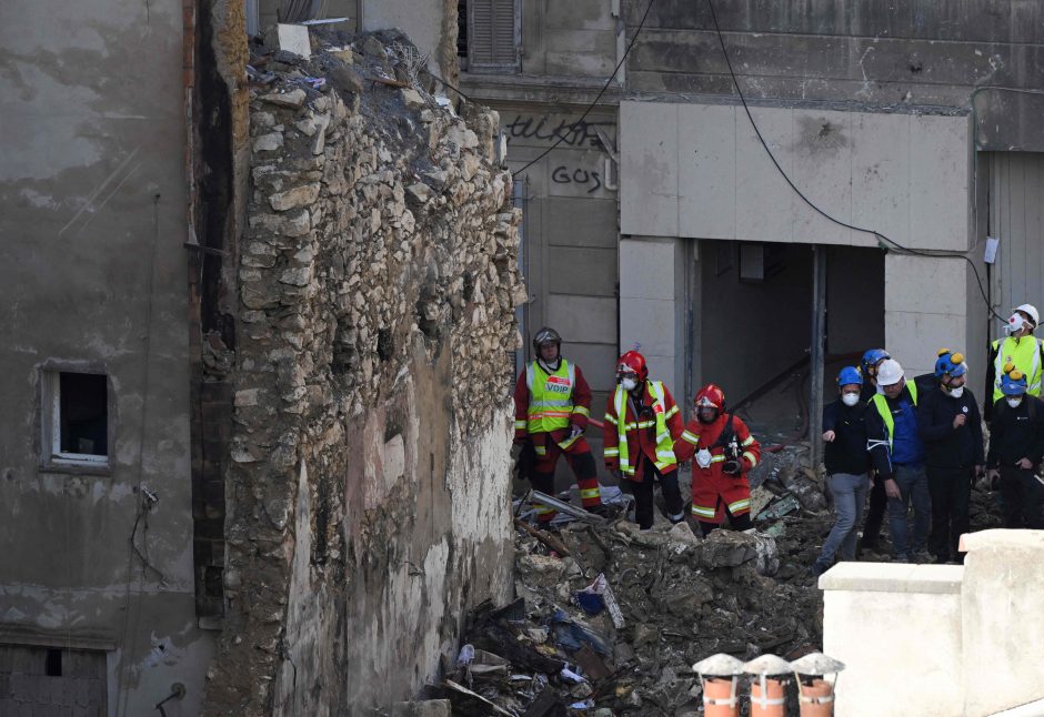 Marselyje sugriuvus pastatui rasti du kūnai, tęsiami gelbėjimo darbai