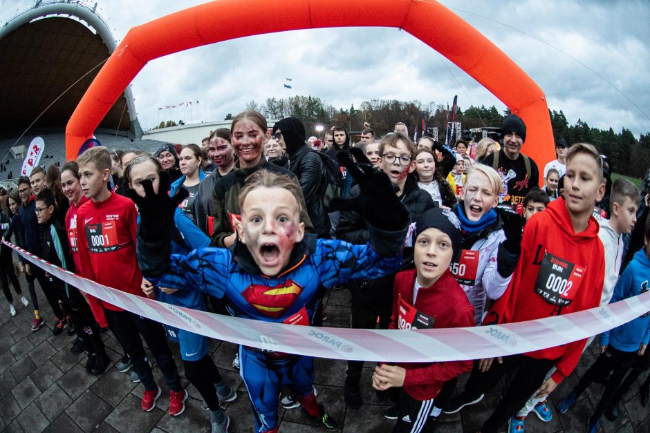 Tūkstančiai žmonių nepabūgo zombių – Vingio parke praūžė dar neregėtas bėgimas „Zombie Run“